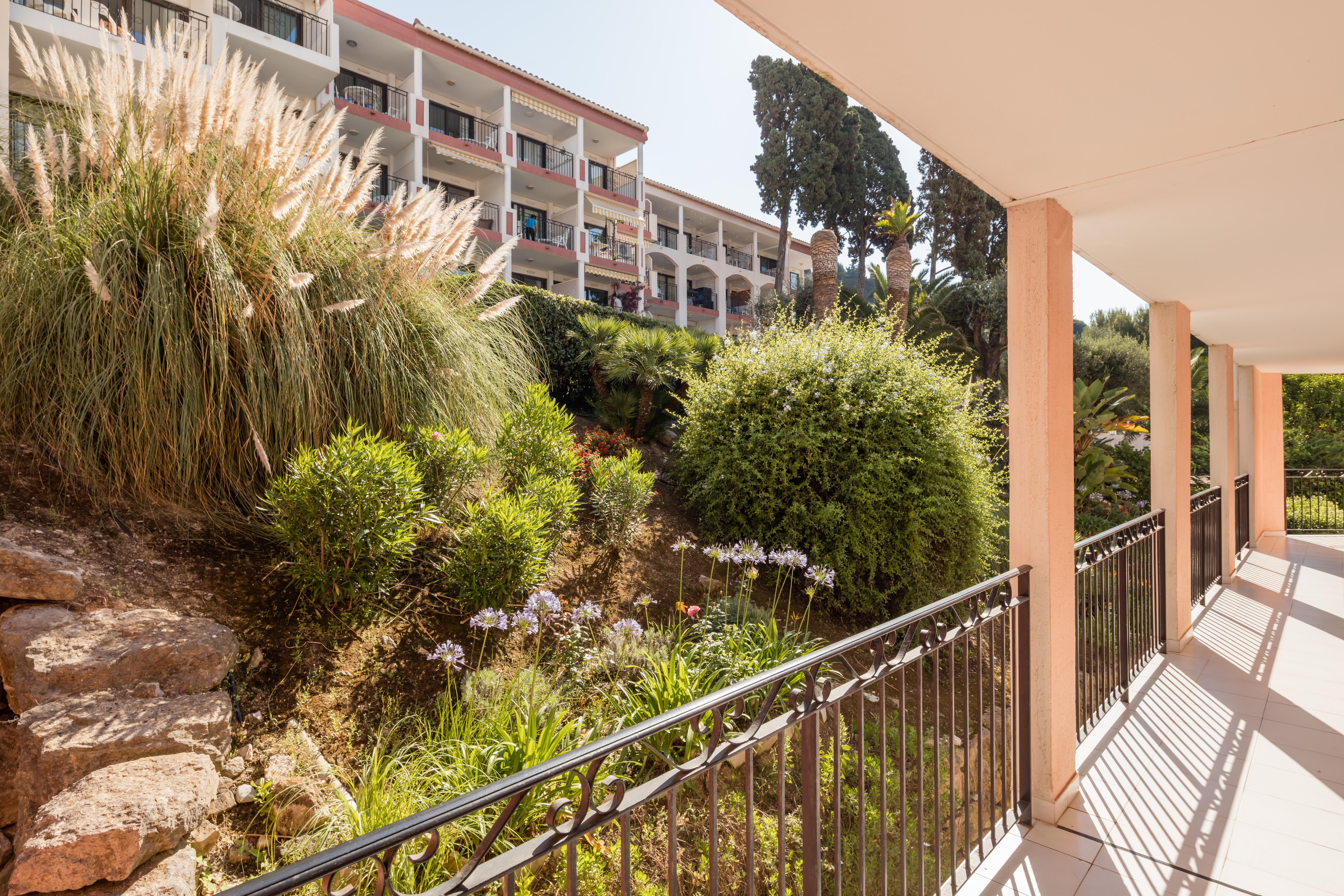 Residence Pierre & Vacances L'Ange Gardien Вильфранш-сюр-Мер Экстерьер фото